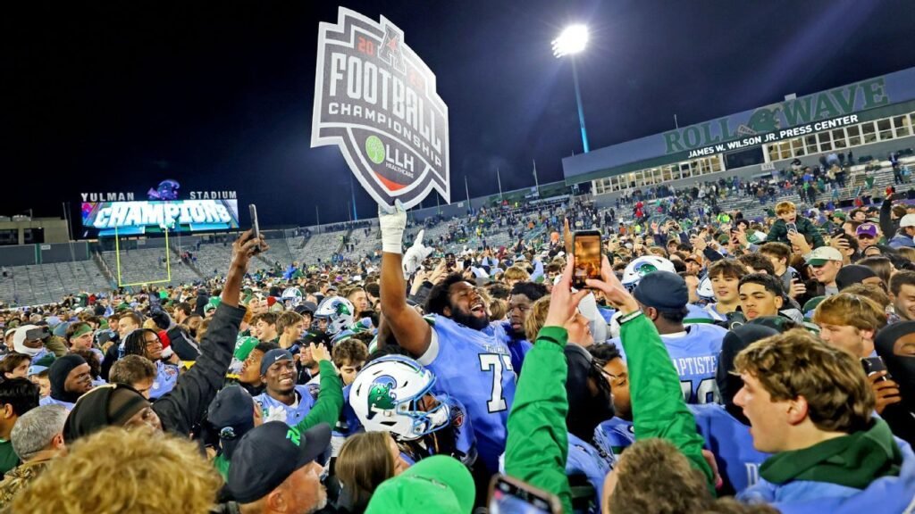 2026 American, UConn college football preview and predictions
