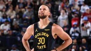 Anonymous eBay user paid $9 million for lunch with Stephen Curry, Warren Buffett
