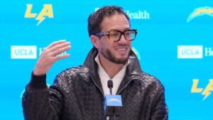 Chargers OC Mike McDaniel part of NFL's accelerator program