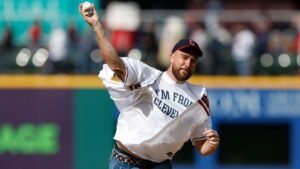Chiefs' Travis Kelce purchases minority stake in Guardians