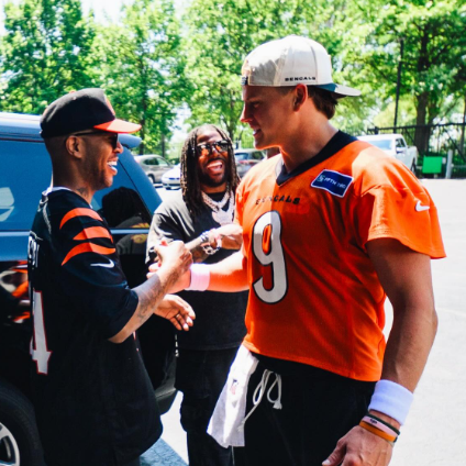 Joe Burrow links up with childhood hero Kid Cudi at Bengals workout
