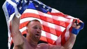 Gaethje bucks odds, topples Topuria for UFC lightweight title
