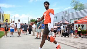 How Shedeur Sanders is making strides in Browns' QB competition