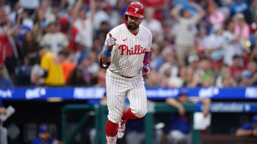 Schwarber homers twice in an inning; Harper hits for cycle