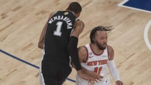 Victor Wembanyama avoids flagrant foul for shoving Brunson