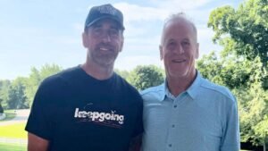 Aaron Rodgers shares photos with family after yearslong estrangement