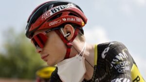 Jonas Vingegaard fractures collarbone in Stage 15 crash