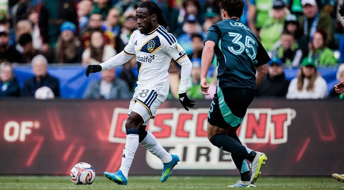 LA Galaxy winger Joseph Paintsil recieving a pass during a match