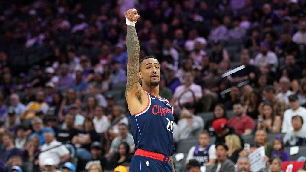 Sources: Pistons land potential starting PF John Collins