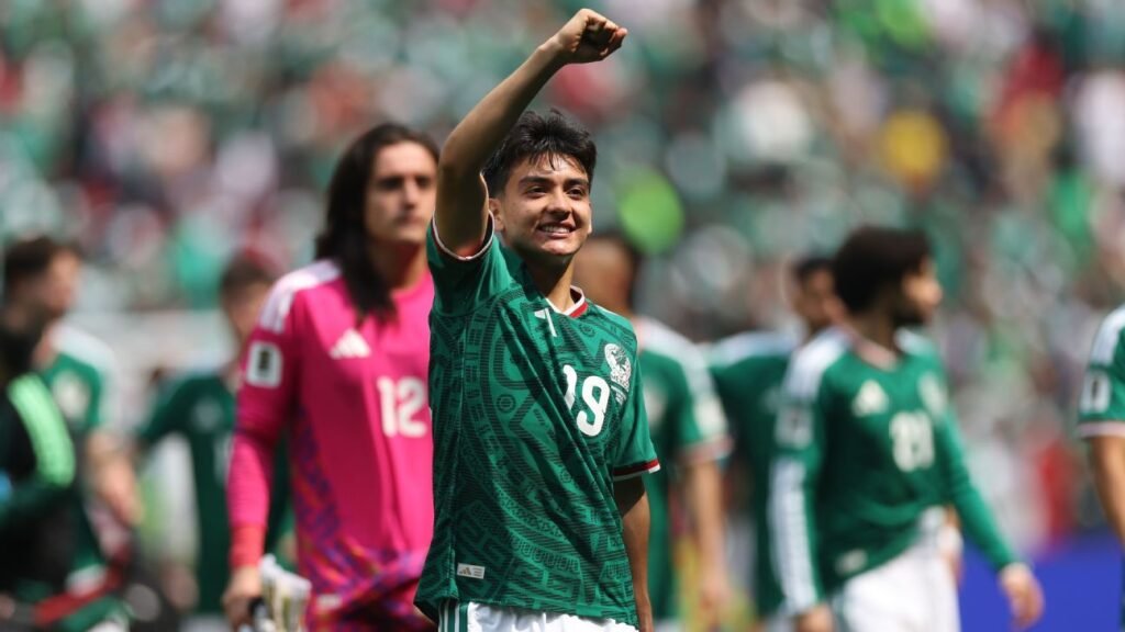 World Cup Daily live: Mexico star Mora's high school graduation, France-Morocco kicks off quarterfinals